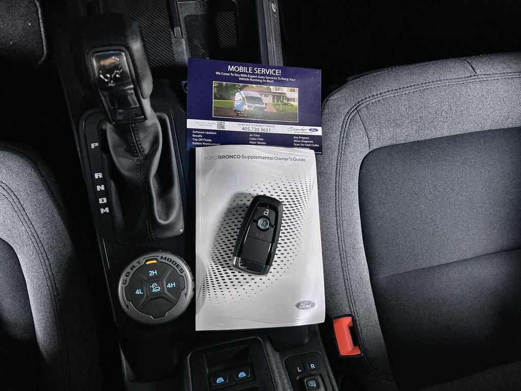 2025 Ford Bronco 4-Door Base - Photo 10