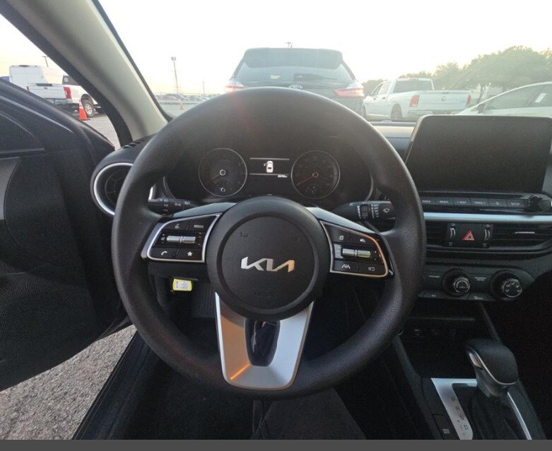 2024 Kia Forte LXS photo 4