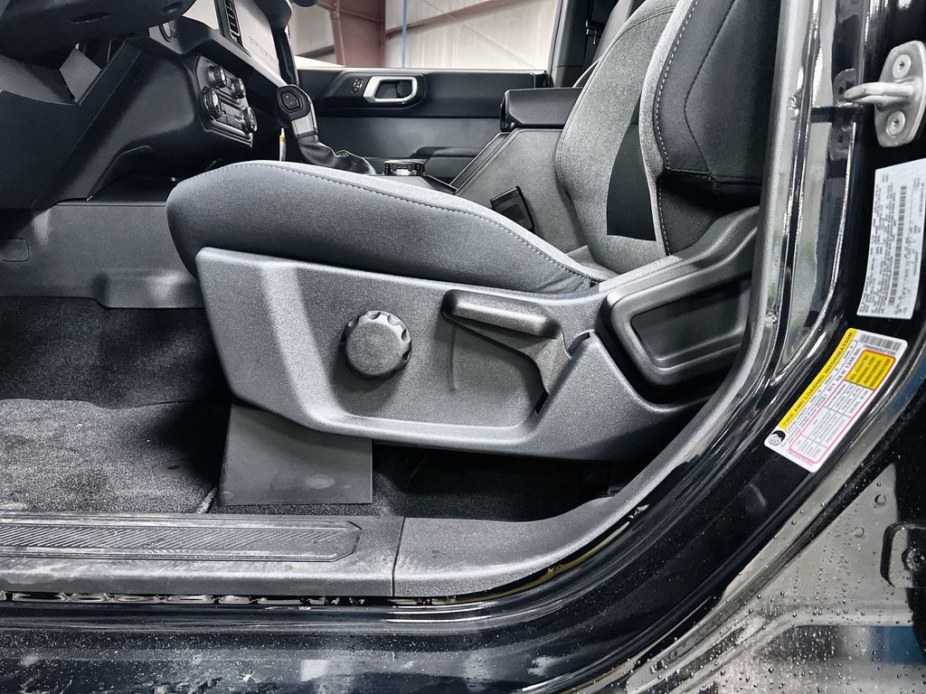 2025 Ford Bronco 4-Door Base - Photo 13