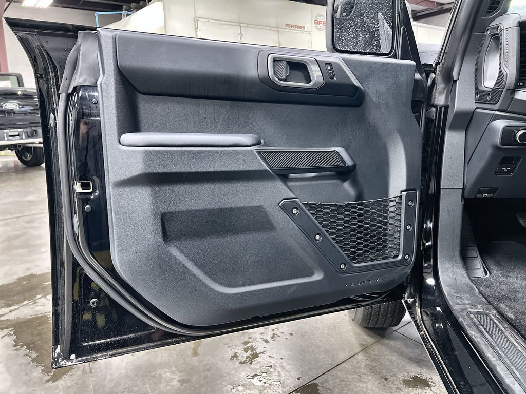 2025 Ford Bronco 4-Door Base - Photo 16