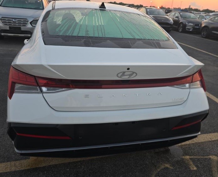 2024 Hyundai Elantra Limited photo 3