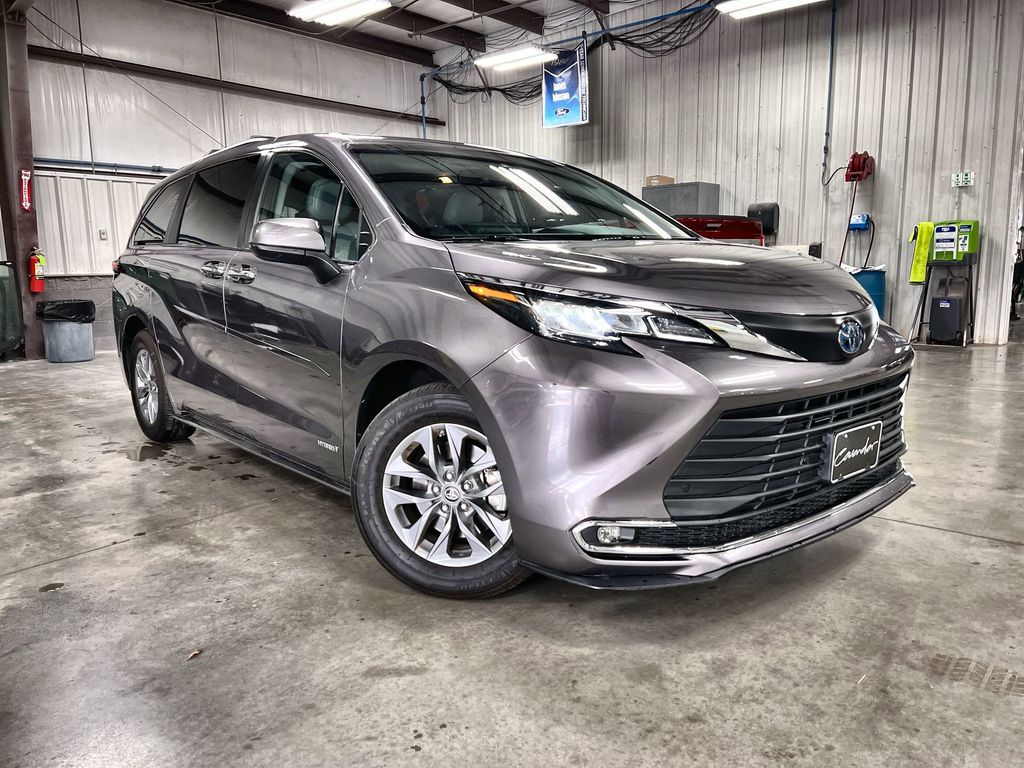 2021 Toyota Sienna XLE 7-Passenger FWD