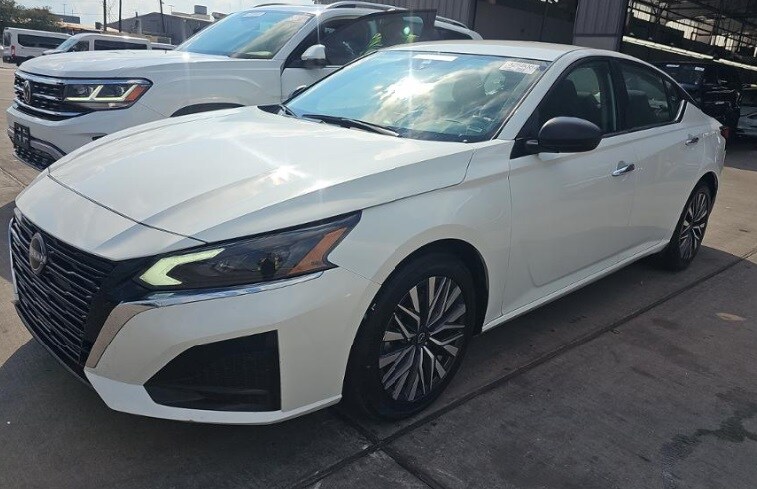 2024 Nissan Altima 2.5 SV photo 2