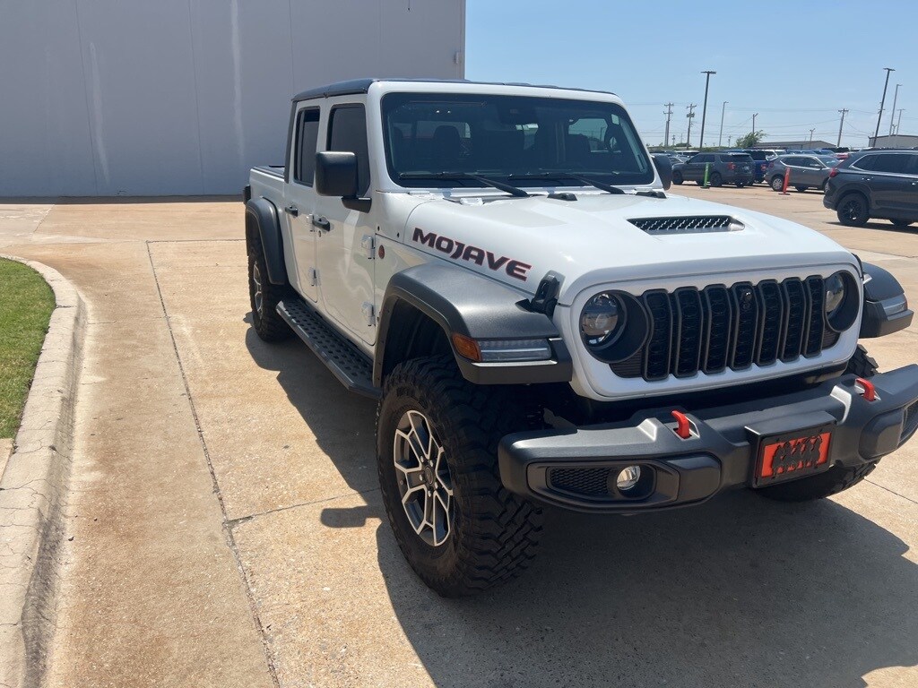 2024 Jeep Gladiator Mojave photo 2