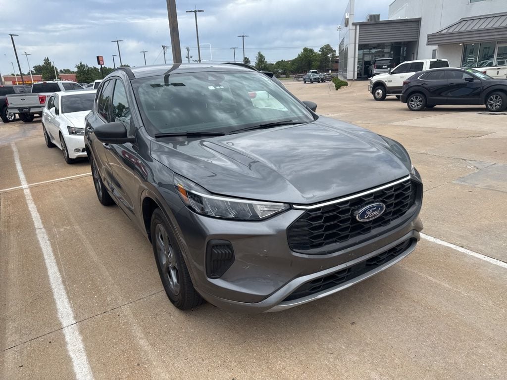 2023 Ford Escape ST-Line AWD's photo