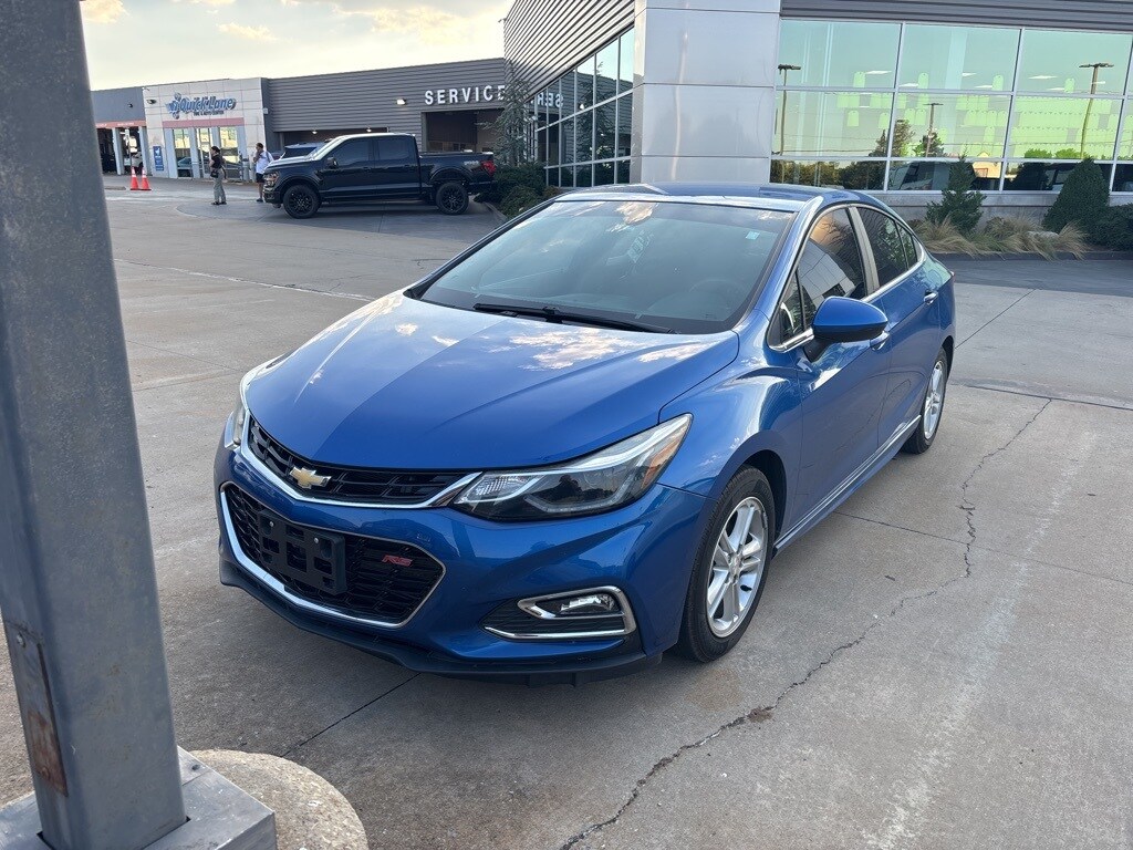 2016 Chevrolet Cruze LT photo 2