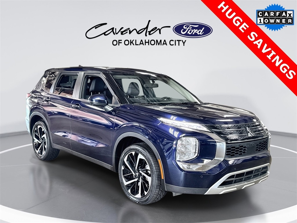 2024 Mitsubishi Outlander SE's photo