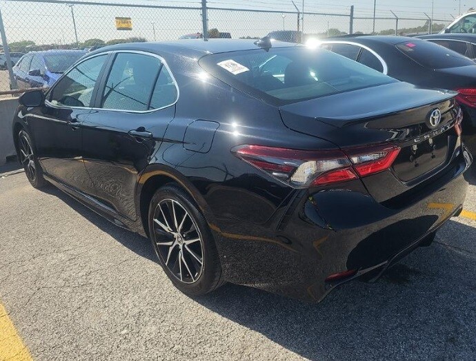 2024 Toyota Camry SE photo 3