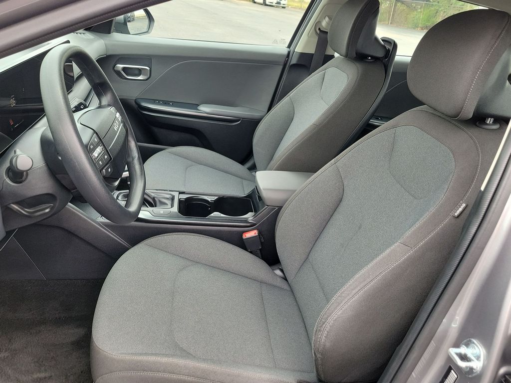 2025 Kia K4 LXS - Photo 16