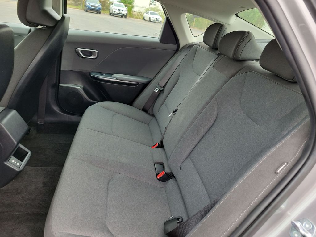 2025 Kia K4 LXS - Photo 13