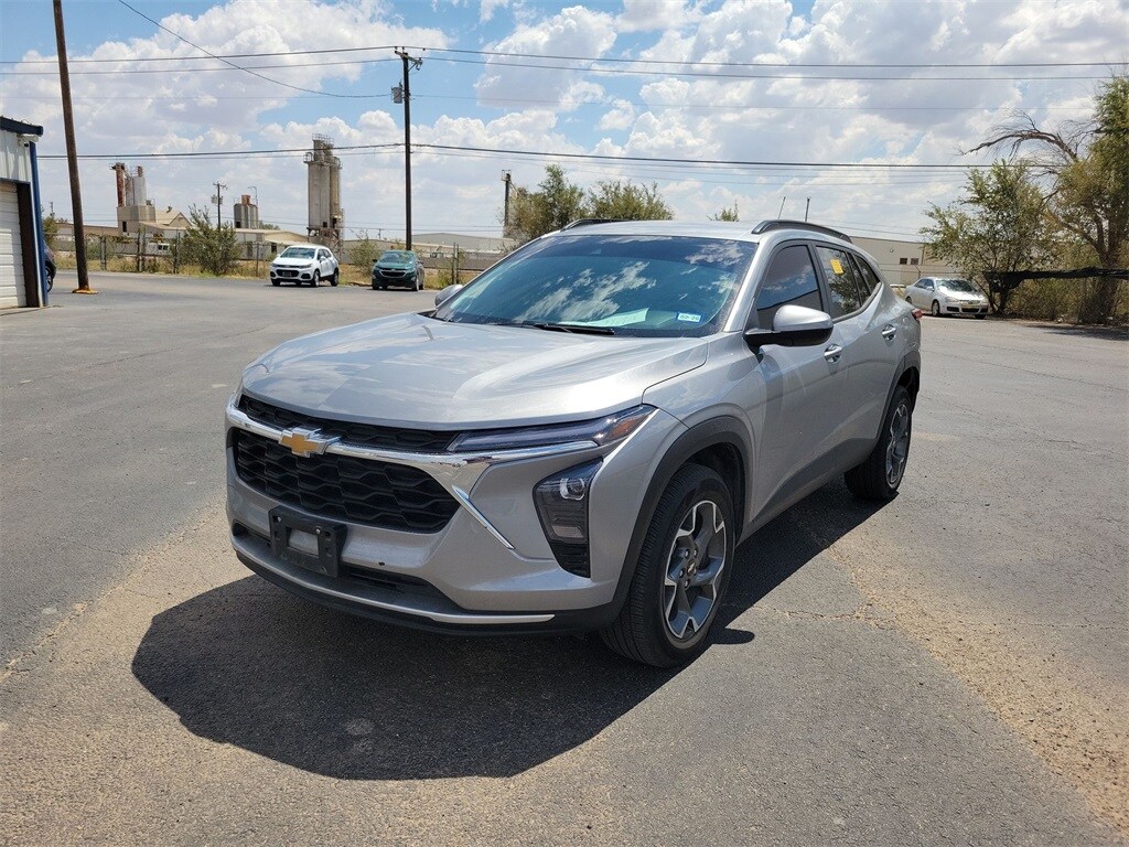 2024 Chevrolet Trax LT photo 3