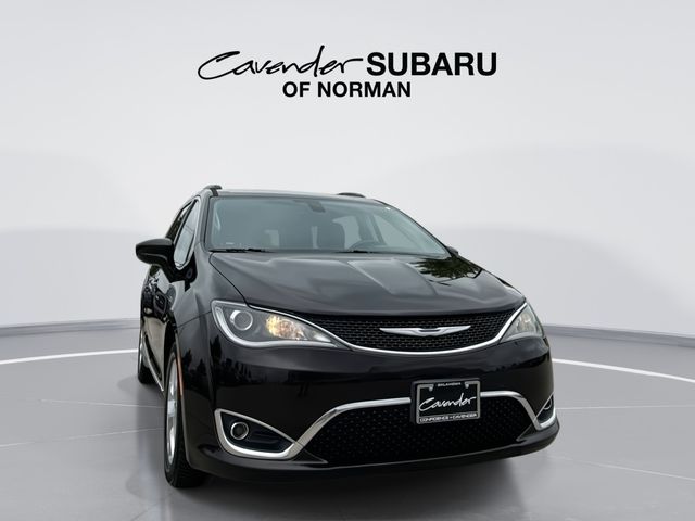 2017 Chrysler Pacifica Touring-L's photo