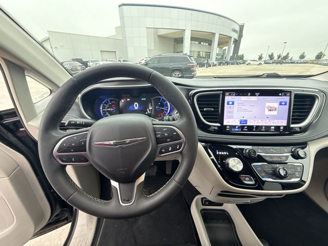 2024 Chrysler Pacifica PHEV Select - Photo 14
