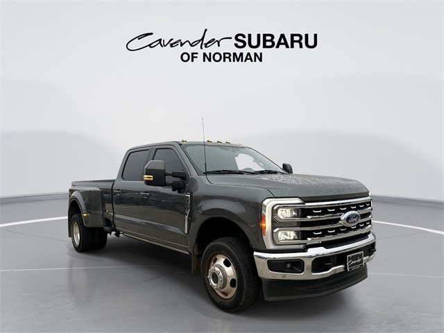 2023 Ford F-350 Super Duty Lariat's photo