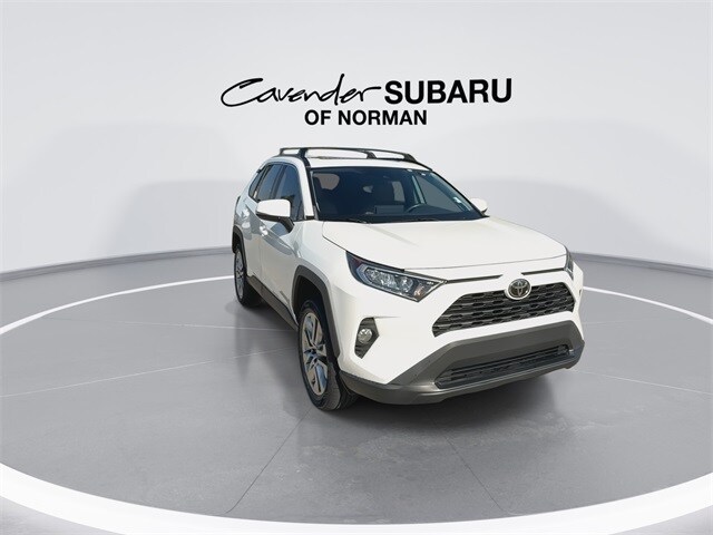 2019 Toyota RAV4 XLE Premium photo 3