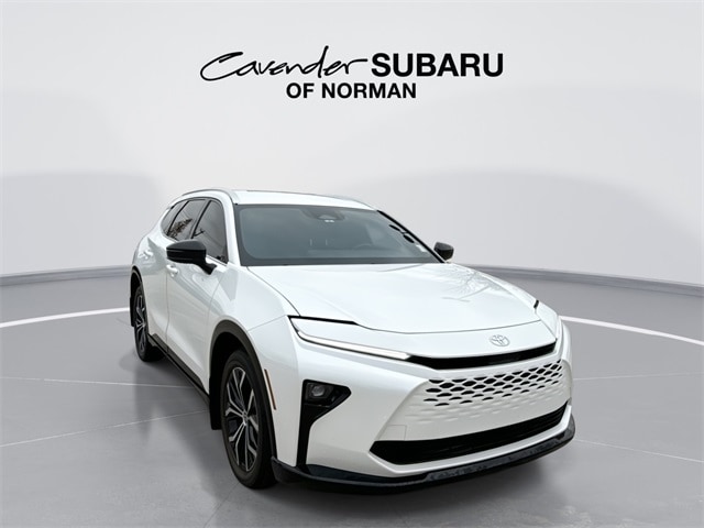 2025 Toyota Crown Signia XLE's photo