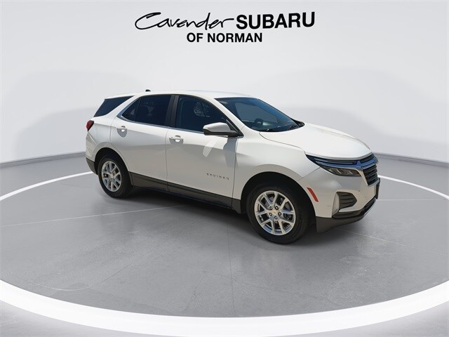 2022 Chevrolet Equinox LT photo 2