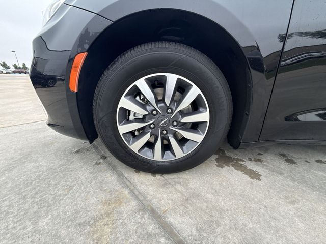 2024 Chrysler Pacifica PHEV Select - Photo 10