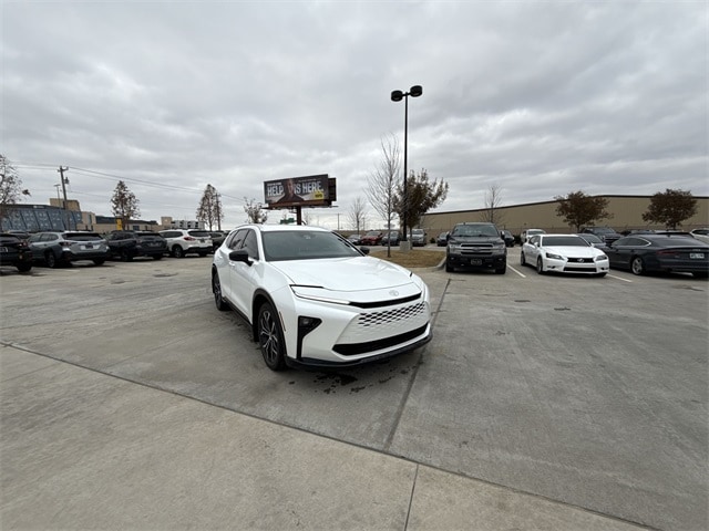 2025 Toyota Crown Signia XLE's photo