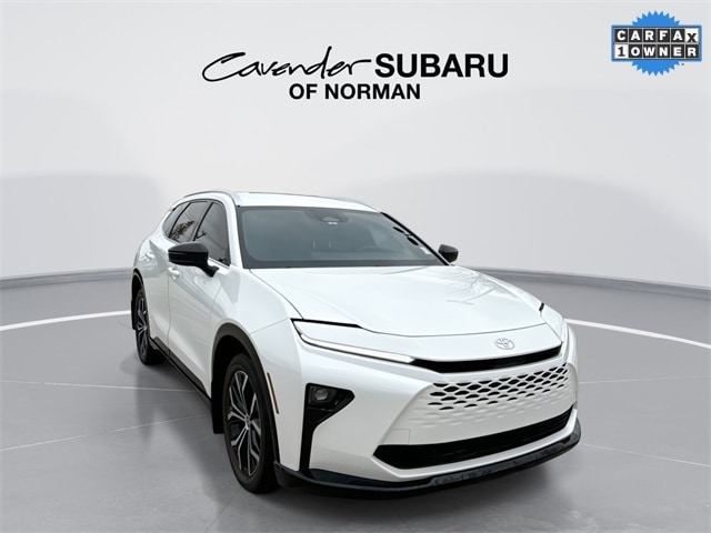 2025 Toyota Crown Signia XLE's photo