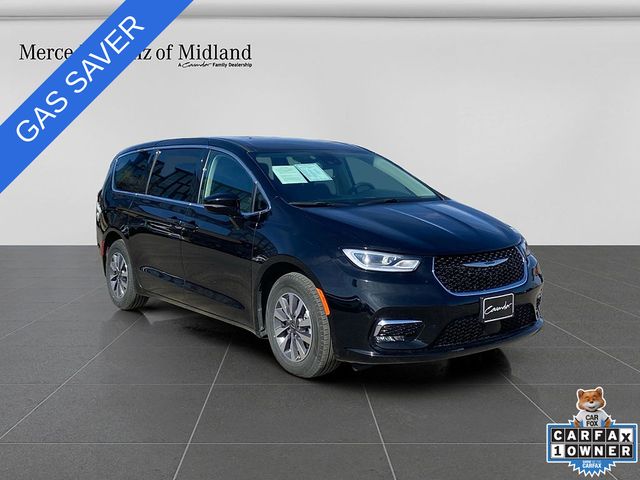2024 Chrysler Pacifica Hybrid Select PHEV's photo