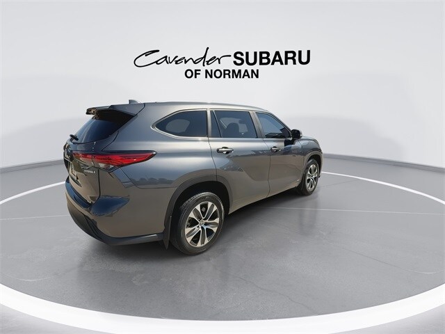 2023 Toyota Highlander Hybrid XLE photo 3