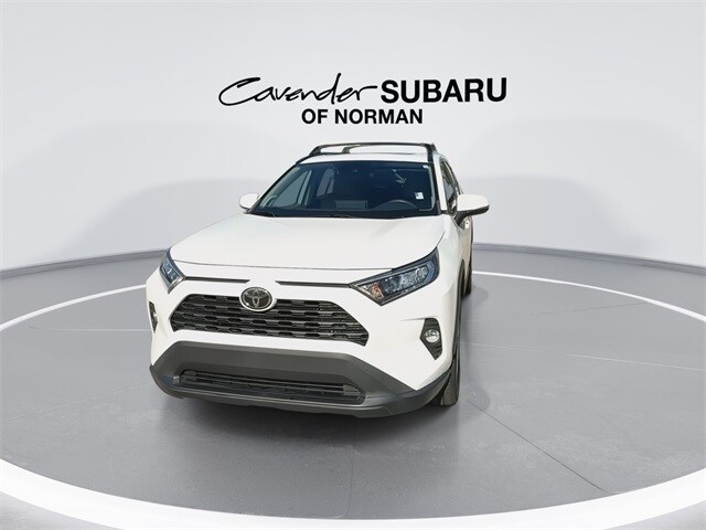 2019 Toyota RAV4 XLE Premium photo 4