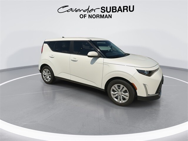 2023 Kia Soul LX photo 2