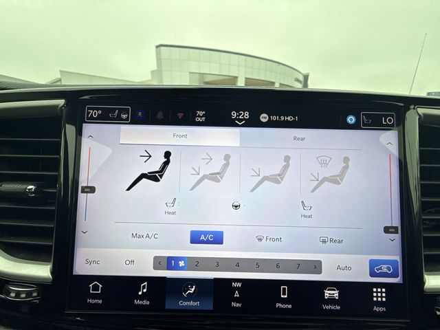 2024 Chrysler Pacifica PHEV Select - Photo 19