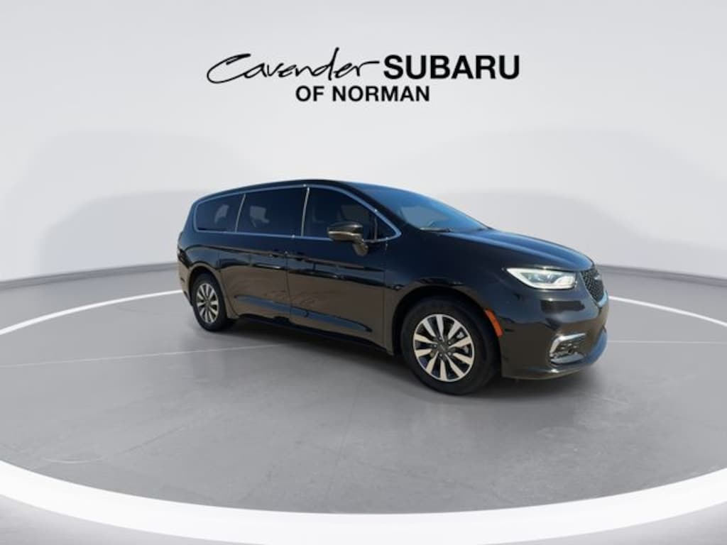 Used 2022 Chrysler Pacifica Hybrid Touring L Minivan/Van