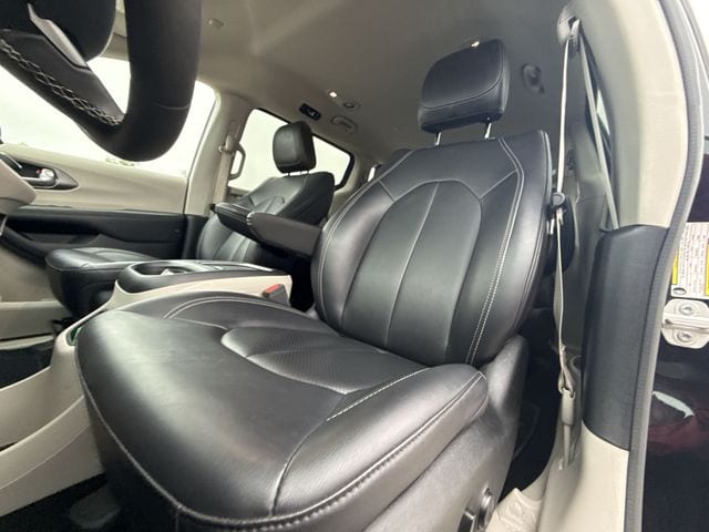 2024 Chrysler Pacifica PHEV Select - Photo 11