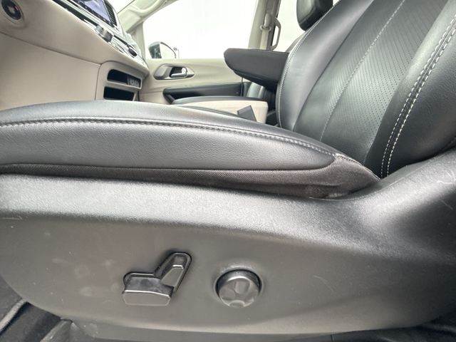 2024 Chrysler Pacifica PHEV Select - Photo 12