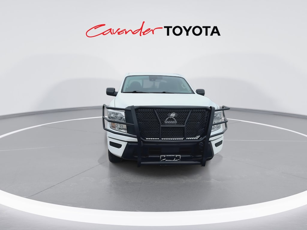 2023 Nissan Titan S photo 3