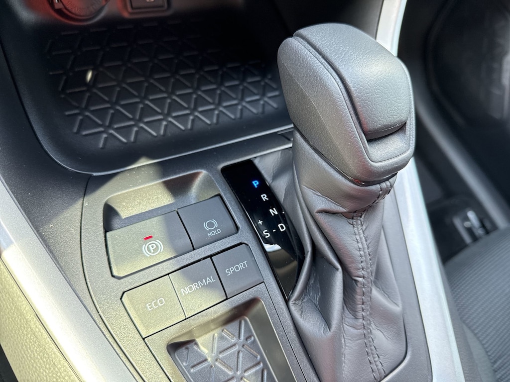 2025 Toyota RAV4 LE photo 19