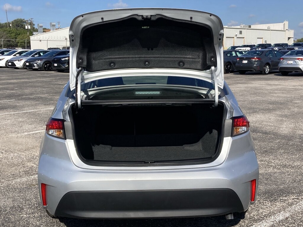 2025 Toyota Corolla LE photo 21