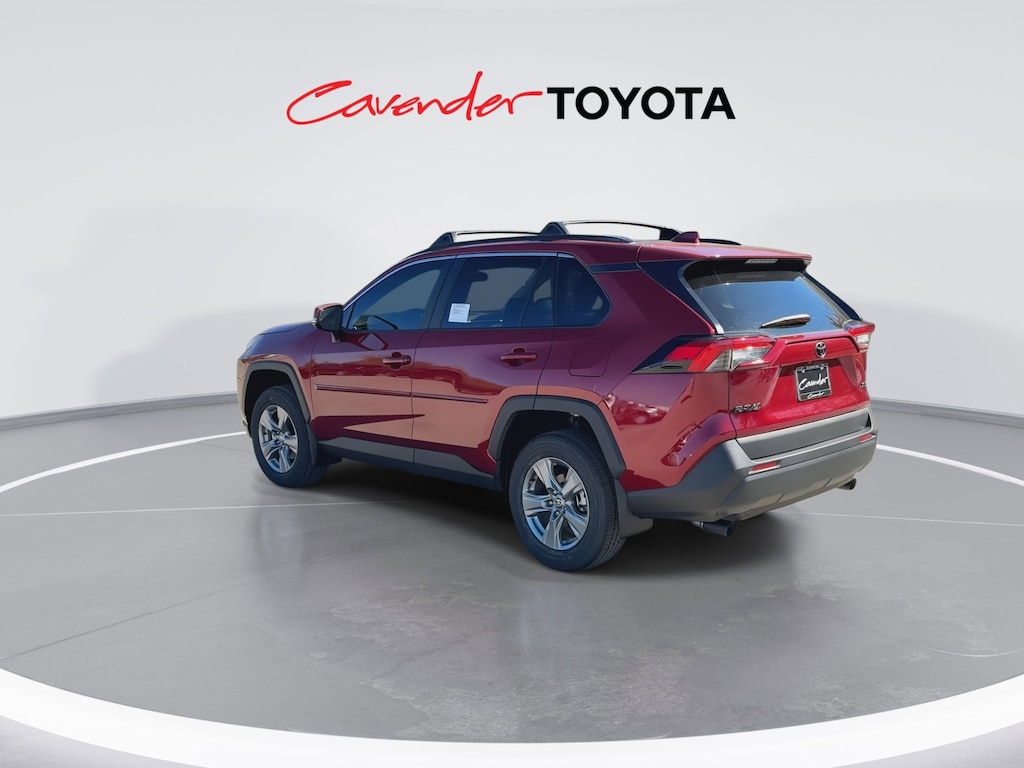 2025 Toyota RAV4 XLE photo 4