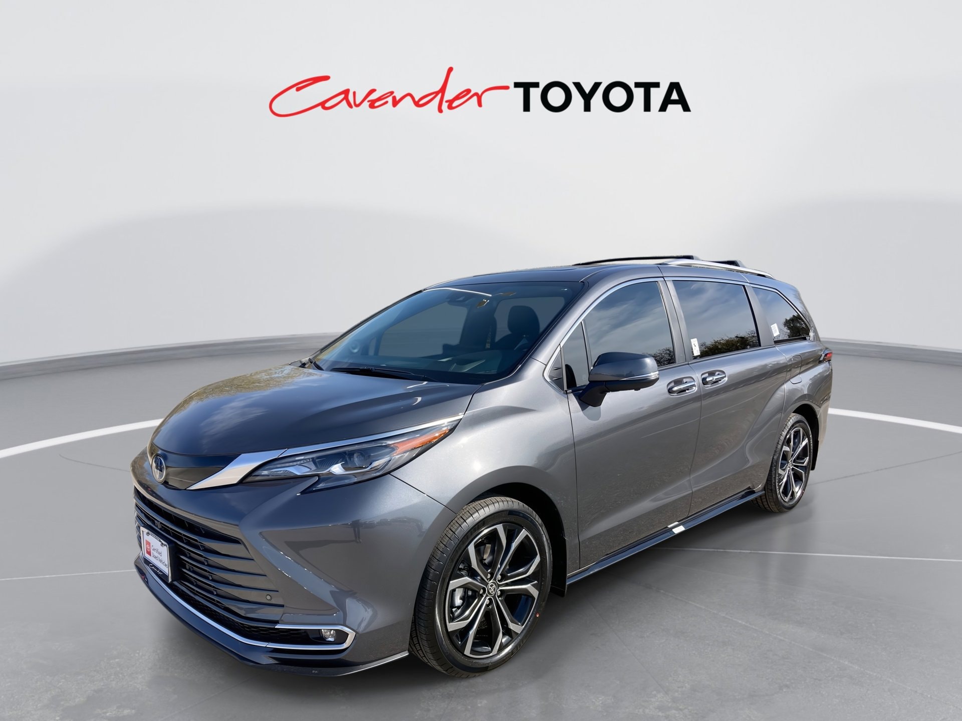 2025 Toyota Sienna Platinum's photo