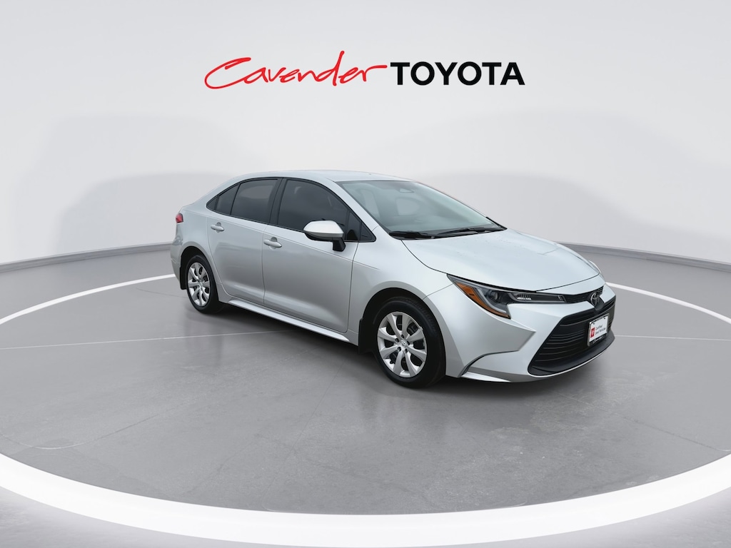 2026 Toyota Corolla LE photo 3