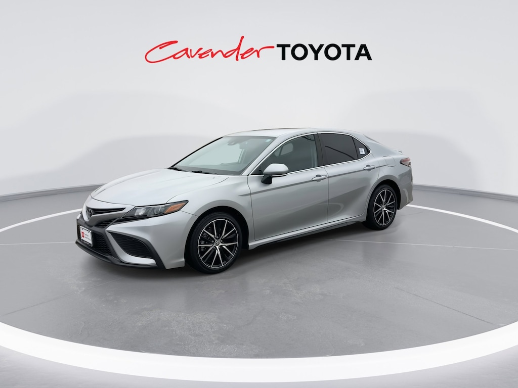 2022 Toyota Camry SE photo 4