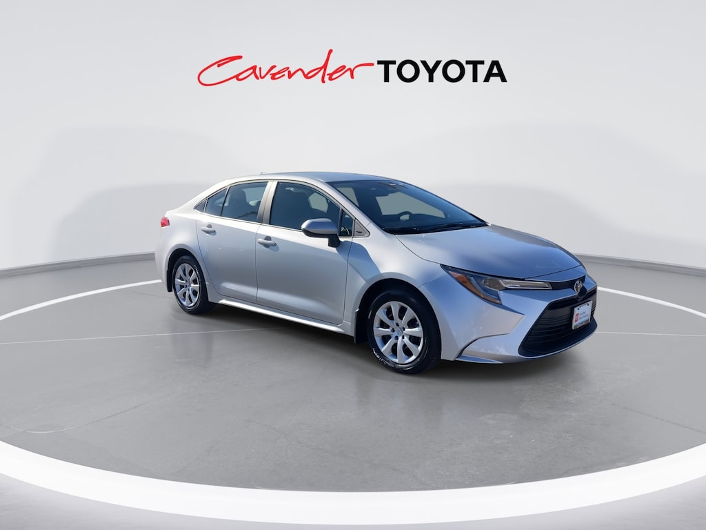 2026 Toyota Corolla LE photo 3