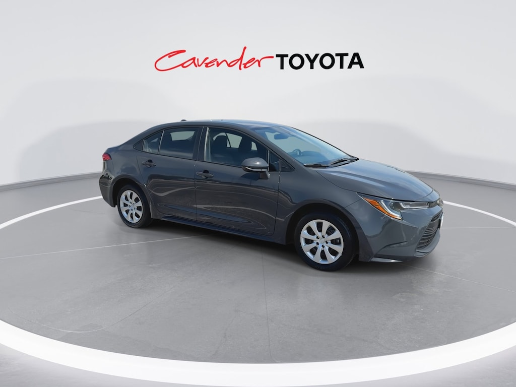 2025 Toyota Corolla LE photo 2