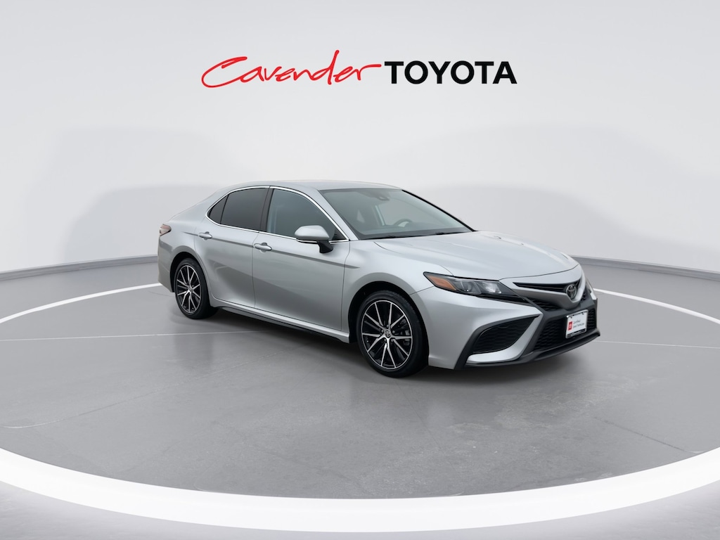 2022 Toyota Camry SE photo 2