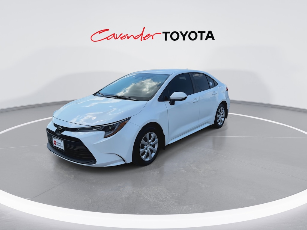 2025 Toyota Corolla LE photo 3