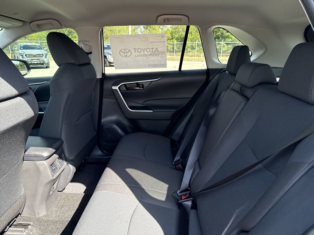 2025 Toyota RAV4 LE photo 22