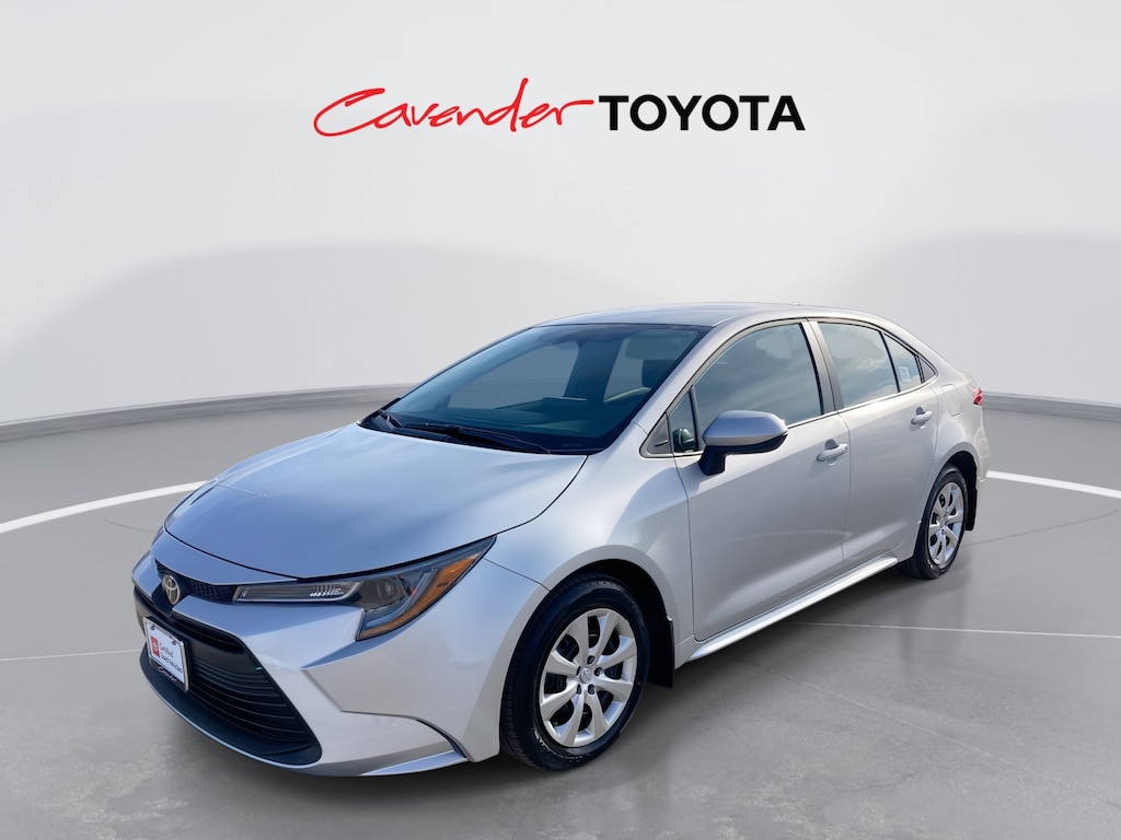 2026 Toyota Corolla LE photo 2