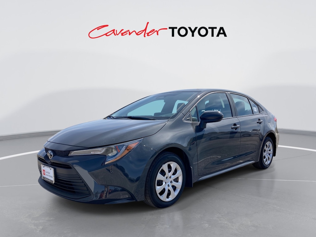 2026 Toyota Corolla LE photo 2