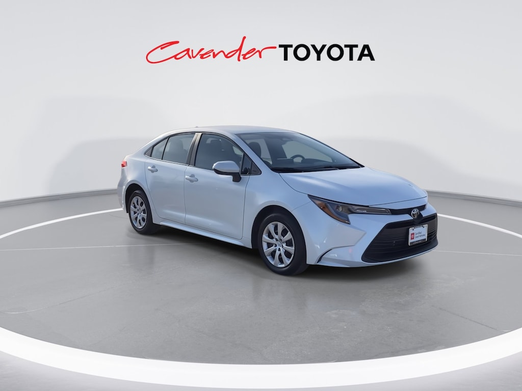 2026 Toyota Corolla LE photo 2