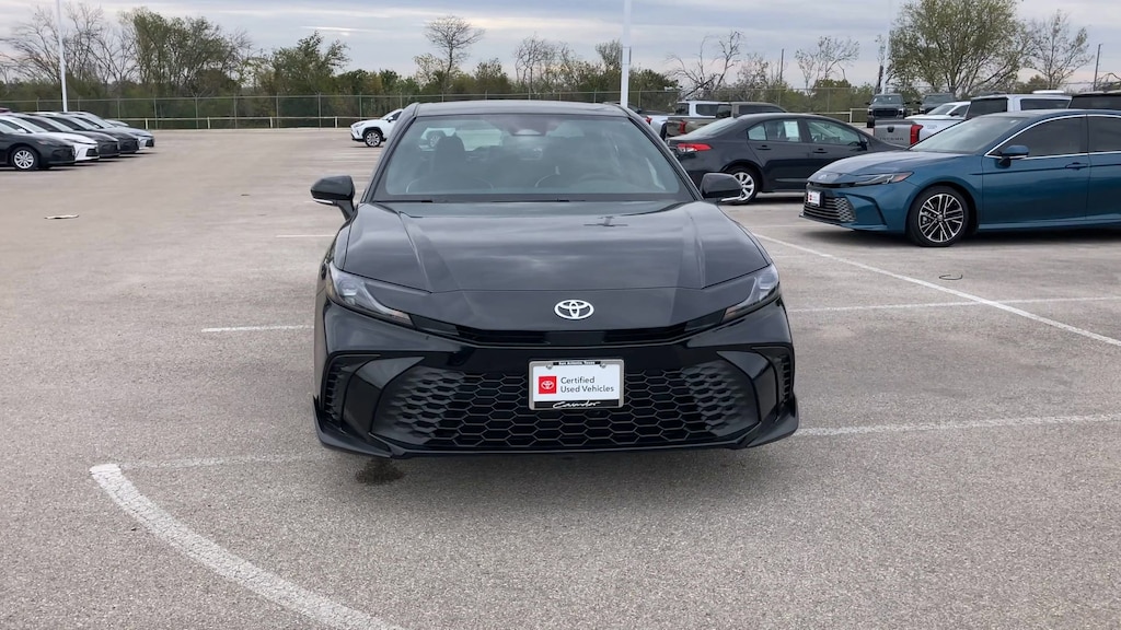 2026 Toyota Camry SE photo 4