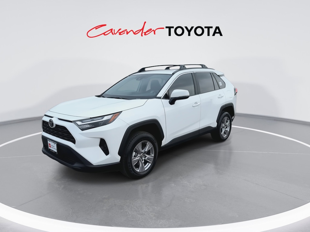 2025 Toyota RAV4 XLE photo 4
