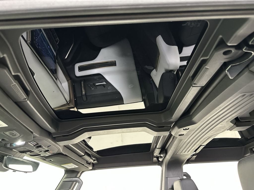2024 GMC HUMMER EV 2X - Photo 19